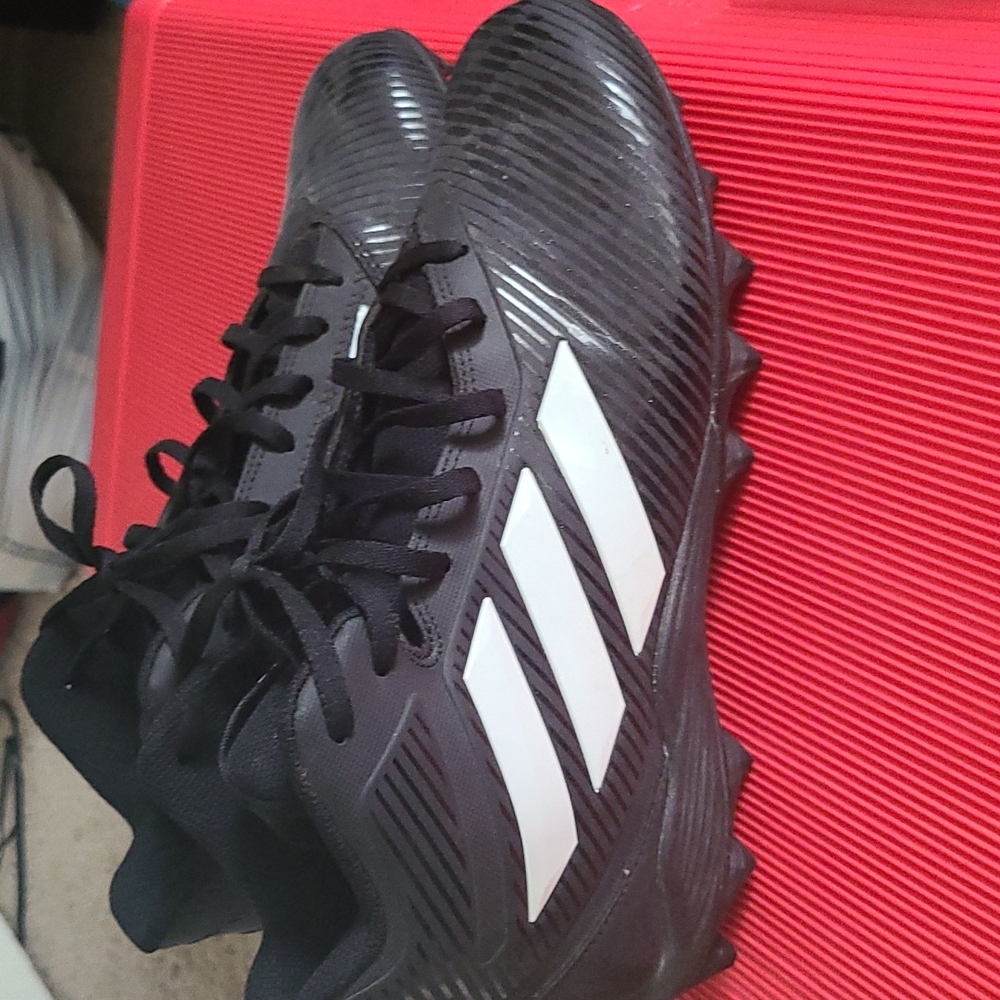 Adidas football cleats sz 9